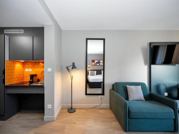 Staycity Aparthotels Marseille Centre Vieux Port : photo 8 de la chambre studio accessible aux personnes  mobilit rduite (3adultes)