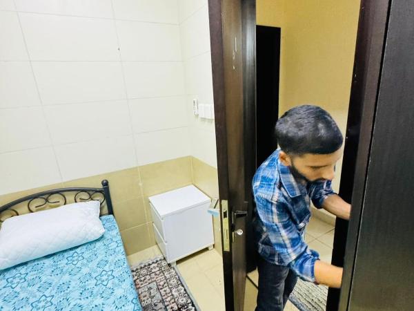 Small single room inside luxurious villa : photo 9 de la chambre petite chambre double