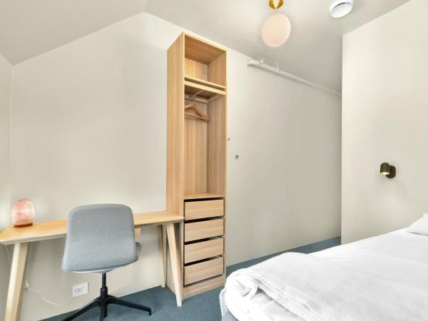 Central Guest House - Bedroom with en suite Bathroom : photo 4 de la chambre chambre simple avec salle de bains privative