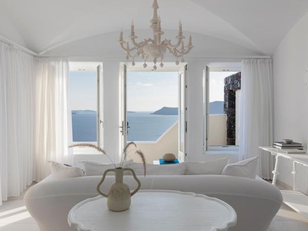 Canaves Oia Suites - Small Luxury Hotels of the World : photo 4 de la chambre suite exécutive avec piscine troglodyte