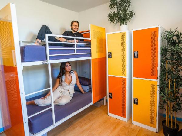 Mad Monkey Bayswater : photo 1 de la chambre lit dans dortoir mixte de 6 lits