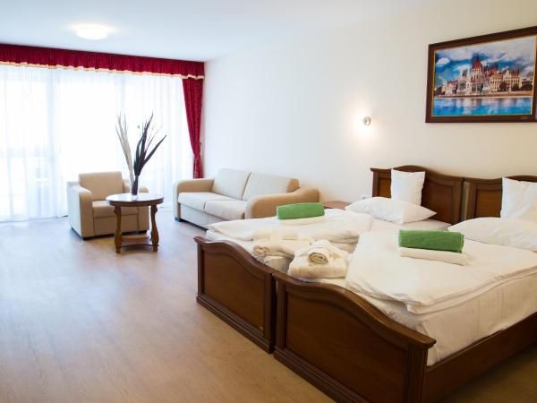 Luxury Hotel Siófok : photo 3 de la chambre chambre lits jumeaux avec lit d’appoint - 301