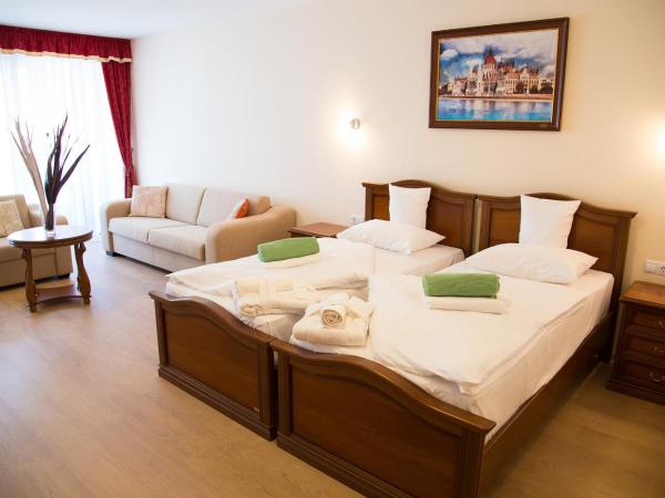 Luxury Hotel Siófok : photo 5 de la chambre chambre lits jumeaux avec lit d’appoint - 301