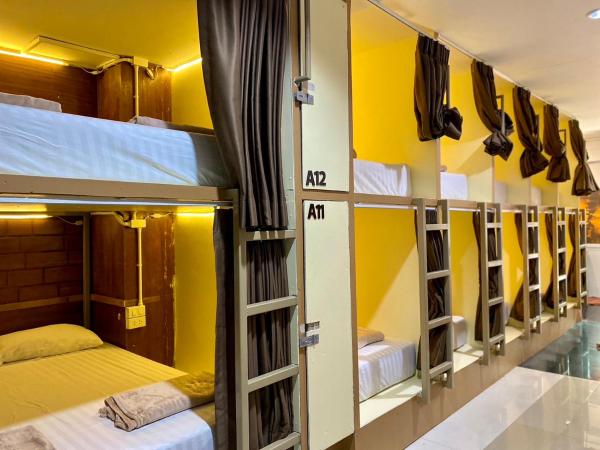 LONGDOO Hostel : photo 3 de la chambre capsule lit queen-size dans dortoir mixte