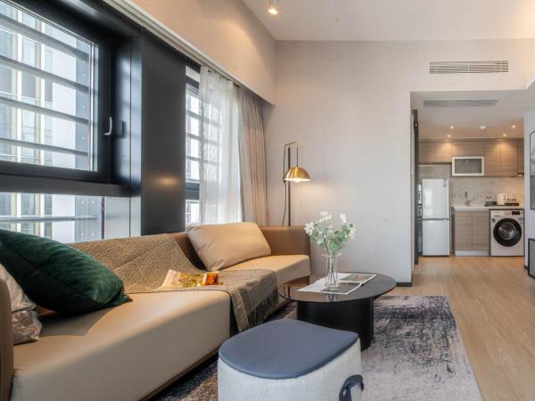 BORUISI Executive Apartment : photo 4 de la chambre chambre lit king-size supérieure