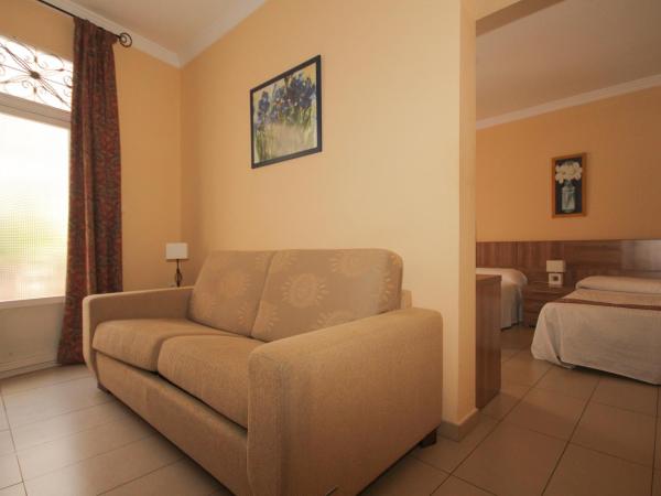 Hostal Costa Azul : photo 6 de la chambre chambre familiale