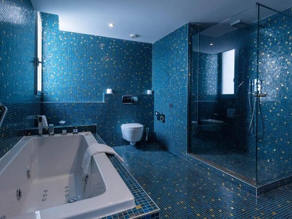 Kenzi Solazur : photo 10 de la chambre suite lit king-size senior - vue sur piscine