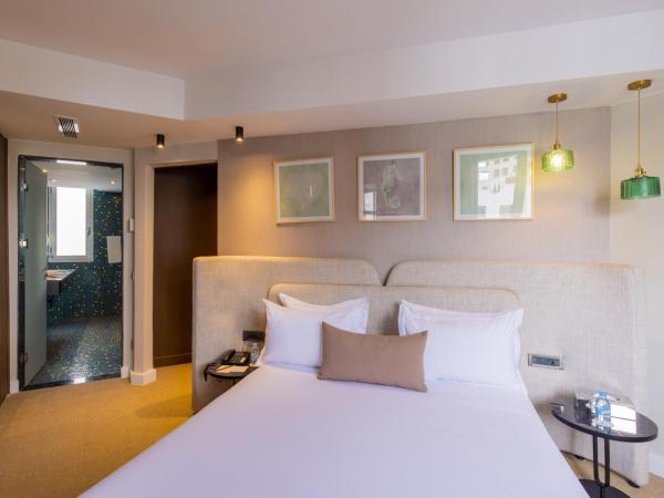 Kenzi Solazur : photo 2 de la chambre suite lit king-size senior - vue sur piscine