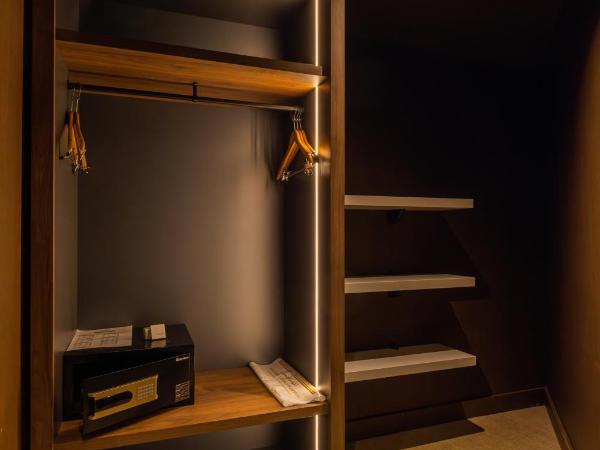 Kenzi Solazur : photo 8 de la chambre suite lit king-size senior - vue sur piscine