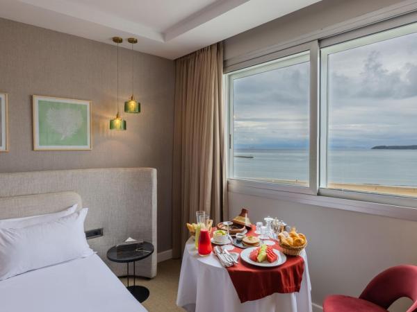 Kenzi Solazur : photo 1 de la chambre suite lit king-size premium - vue sur mer