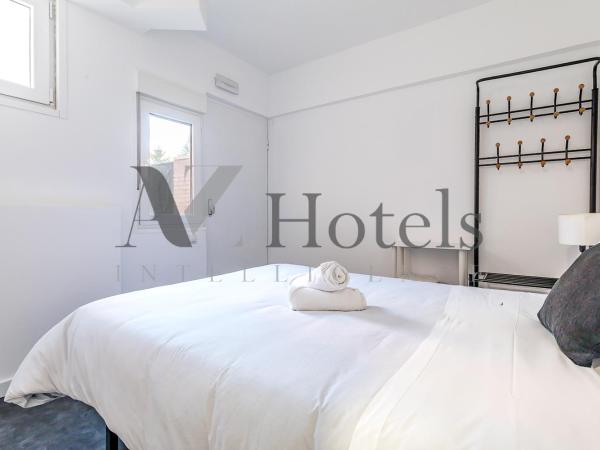 AYZ Ulises - Auto check-in property : photo 2 de la chambre chambre double avec salle de bains privative