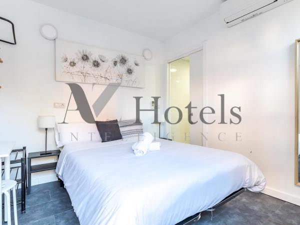 AYZ Ulises - Auto check-in property : photo 1 de la chambre chambre double avec salle de bains privative