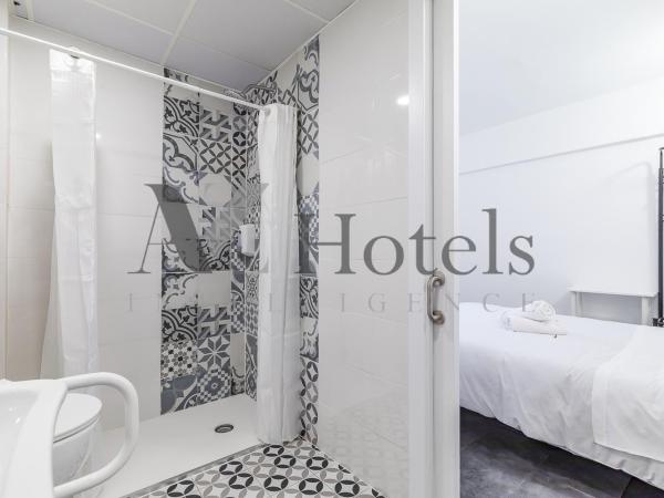 AYZ Ulises - Auto check-in property : photo 4 de la chambre chambre double avec salle de bains privative