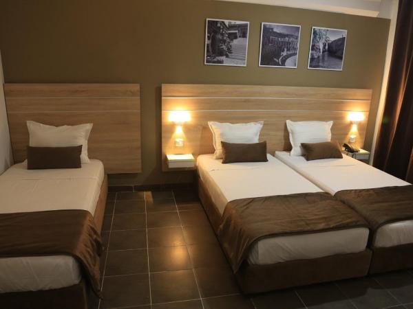 MONDIAL HOTEL : photo 1 de la chambre chambre triple