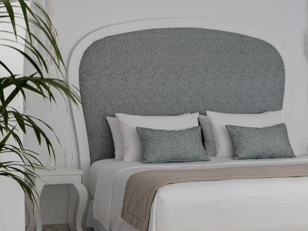 Canaves Oia Suites - Small Luxury Hotels of the World : photo 5 de la chambre suite royale avec piscine