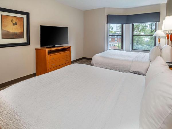 Hampton Inn & Suites Nashville-Vanderbilt-Elliston Place : photo 2 de la chambre suite queen 1 chambre avec cuisine