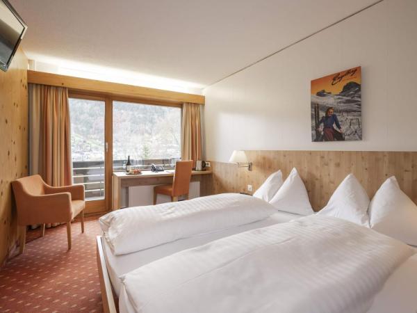 Hotel Bänklialp : photo 1 de la chambre chambre familiale avec balcon