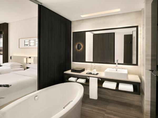 Sheraton Grand Hotel, Dubai : photo 3 de la chambre chambre deluxe avec lit(s) simple(s) ou lit(s) jumeau(x)