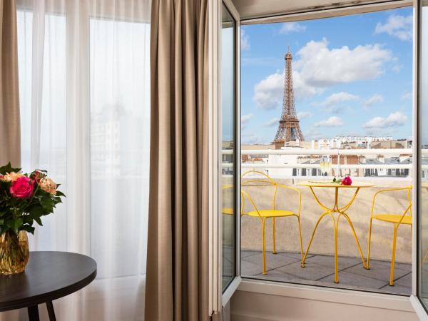 Citadines Tour Eiffel Paris : photo 3 de la chambre studio eiffel tower view with balcony