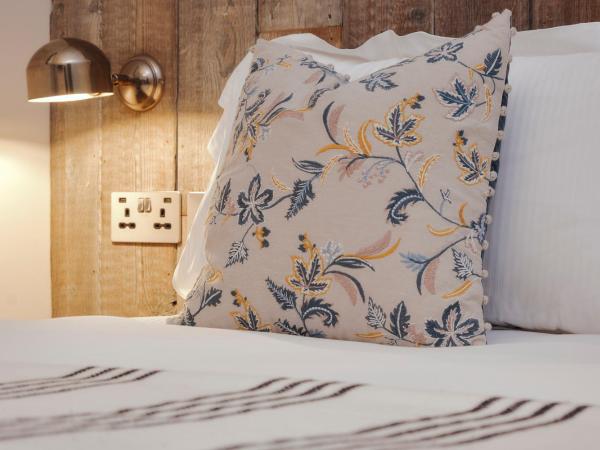 The Black Lion Pub & Boutique Guesthouse : photo 6 de la chambre hébergement double cosy