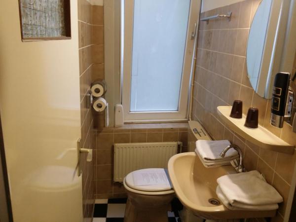 Hotel Baan : photo 8 de la chambre chambre simple avec salle de bains privative