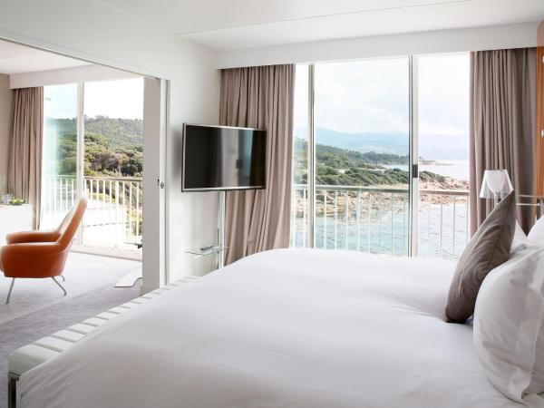 Sofitel Golfe d'Ajaccio Thalassa Sea & Spa : photo 5 de la chambre suite lit king-size avec terrasse - vue sur mer
