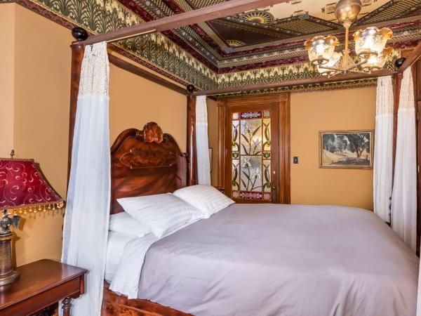 Chateau Tivoli Bed and Breakfast : photo 4 de la chambre chambre lit queen-size deluxe