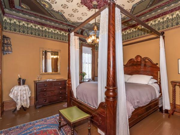 Chateau Tivoli Bed and Breakfast : photo 1 de la chambre chambre lit queen-size deluxe
