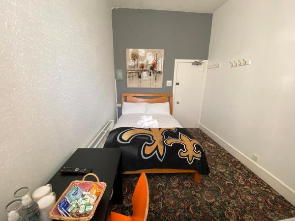 Aaran Central Guesthouse : photo 2 de la chambre chambre double avec salle de bains commune