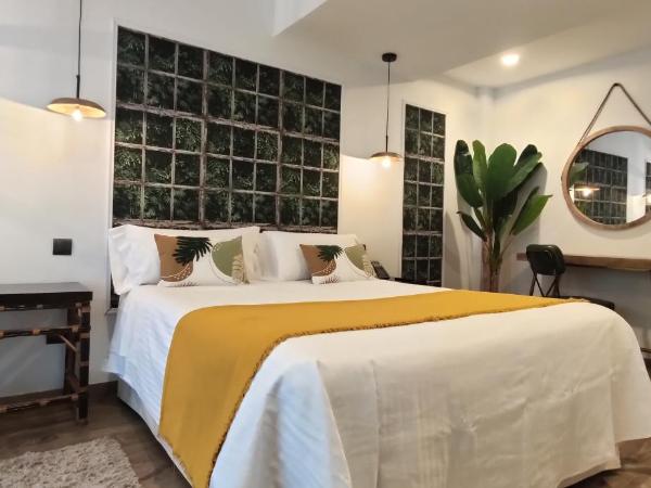 Le Petit Boutique Hotel : photo 3 de la chambre chambre lit queen-size - vue sur jardin