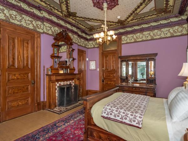 Chateau Tivoli Bed and Breakfast : photo 6 de la chambre chambre double avec salle de bains privative