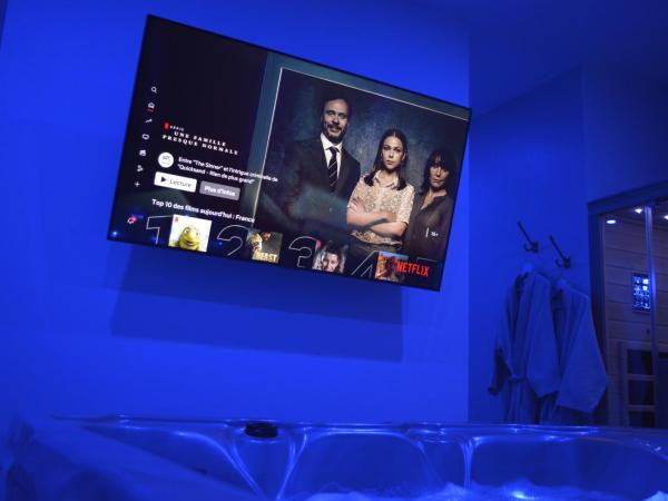 Eaux Spa : photo 6 de la chambre chambre lit queen-size avec baignoire spa