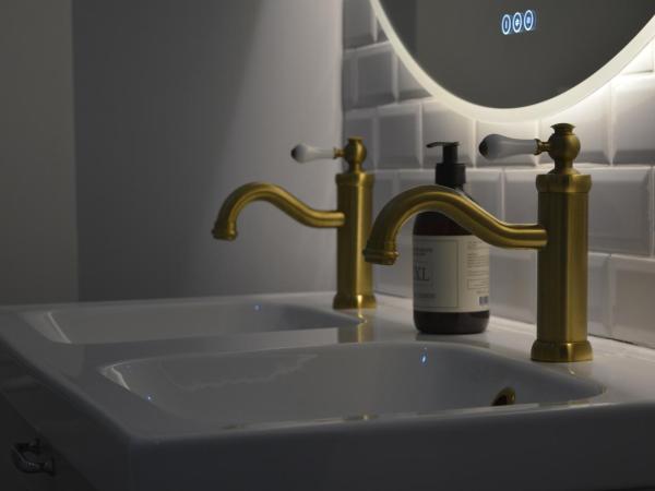 Eaux Spa : photo 4 de la chambre chambre lit queen-size avec baignoire spa