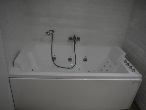 Eaux Spa : photo 1 de la chambre chambre double avec baignoire spa
