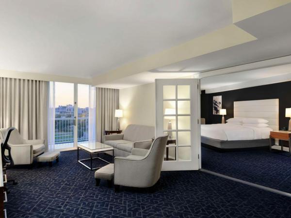 Hotel Tampa Riverwalk : photo 2 de la chambre grand king suite with river view
