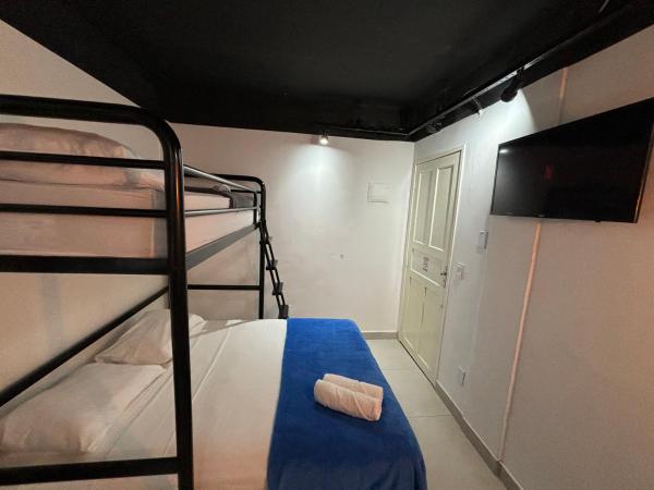 Ház : photo 3 de la chambre chambre triple avec salle de bains