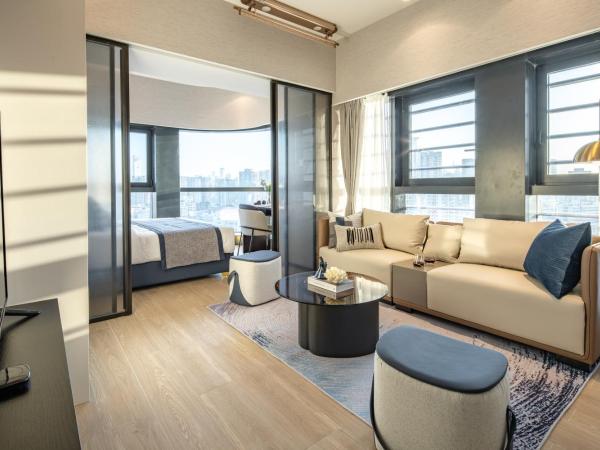 BORUISI Executive Apartment : photo 1 de la chambre chambre lit king-size supérieure