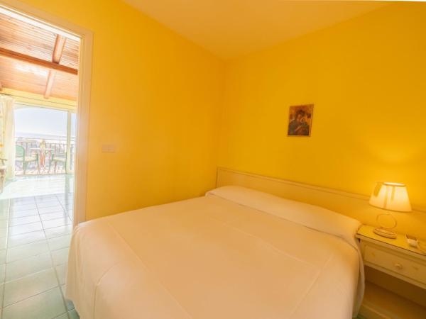 Mendolia Beach Hotel : photo 7 de la chambre chambre lit queen-size - vue sur mer