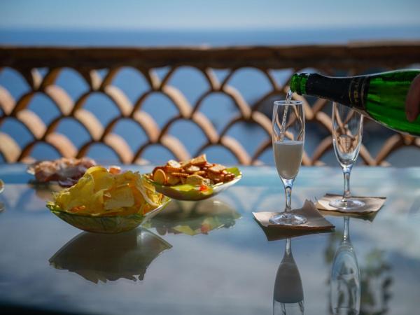 Mendolia Beach Hotel : photo 9 de la chambre chambre triple deluxe - vue sur mer