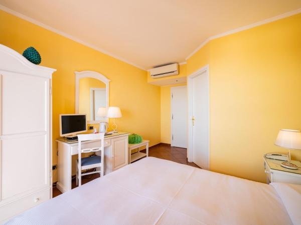 Mendolia Beach Hotel : photo 3 de la chambre chambre double deluxe avec balcon - vue sur mer