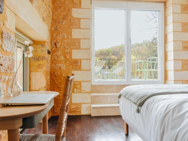 MAISON CISTUS - Maison d'hôtes de charme - Suites et gîte avec terrasses privées - Proche de Sarlat, au coeur de la Nature : photo 3 de la chambre chambre double ou lits jumeaux supérieure avec terrasse