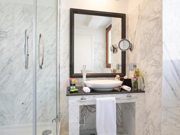 Ortea Palace Hotel, Sicily, Autograph Collection : photo 1 de la chambre chambre lit king-size avec vue partielle sur la mer