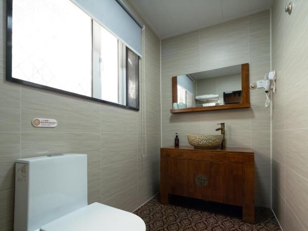 East Sacred Hotel ---Foreign Accept---Tourism Service English-speaking 丨 Near Tiananmen Forbidden City丨Very close to Metro ZhangziZhong And BeixinQiao 丨Free Advance tickets and Laundry Drying service coffee mineral water and snacks丨Ice cream : photo 5 de la chambre suite supérieure 