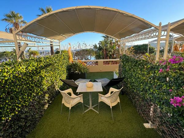 Le Rabelais : photo 3 de la chambre chambre double avec terrasse