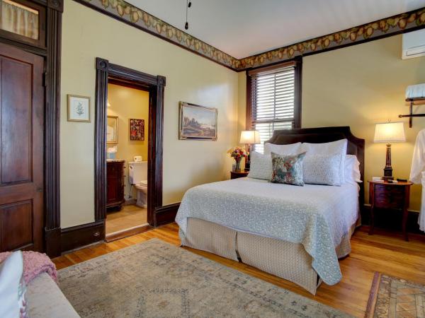 Azalea Inn and Villas : photo 1 de la chambre queen room - magnolia place