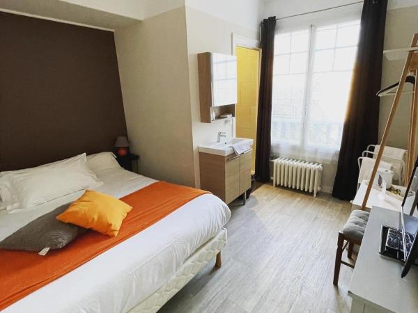 Les Chiens du Guet : photo 1 de la chambre chambre double avec salle de bains commune