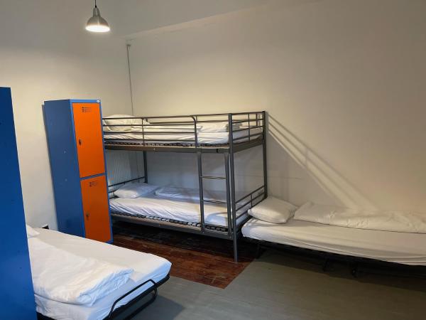 Clown and Bard Hostel : photo 7 de la chambre lit simple dans dortoir mixte