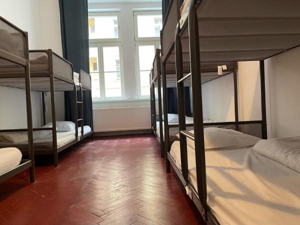 Clown and Bard Hostel : photo 9 de la chambre lit simple dans dortoir mixte