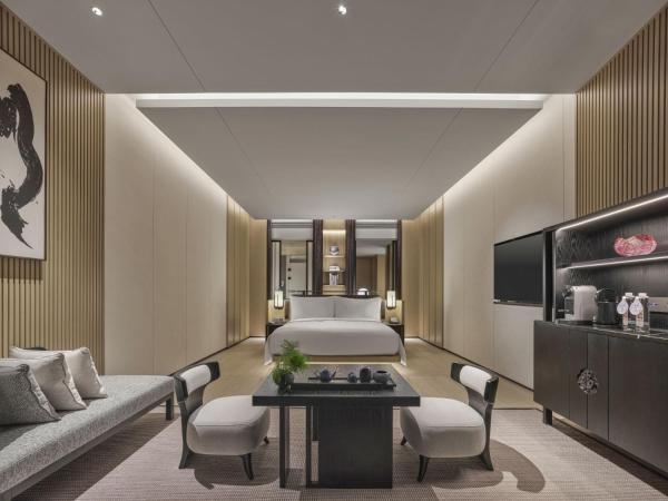 Hilton Nanjing Niushoushan : photo 6 de la chambre suite deluxe avec lit king-size