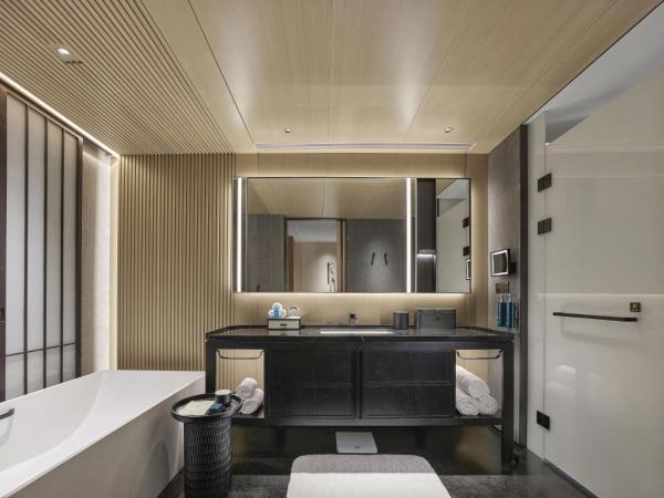 Hilton Nanjing Niushoushan : photo 5 de la chambre chambre lit king-size exécutive